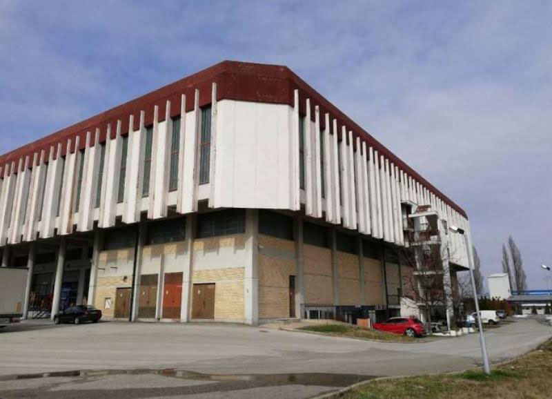 Magacin u Lestanima sa sleperskim prilazom