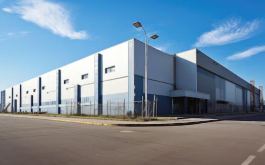 Moderna industrijska hala sa prikazom cene izgradnje po m2 u Srbiji 2026