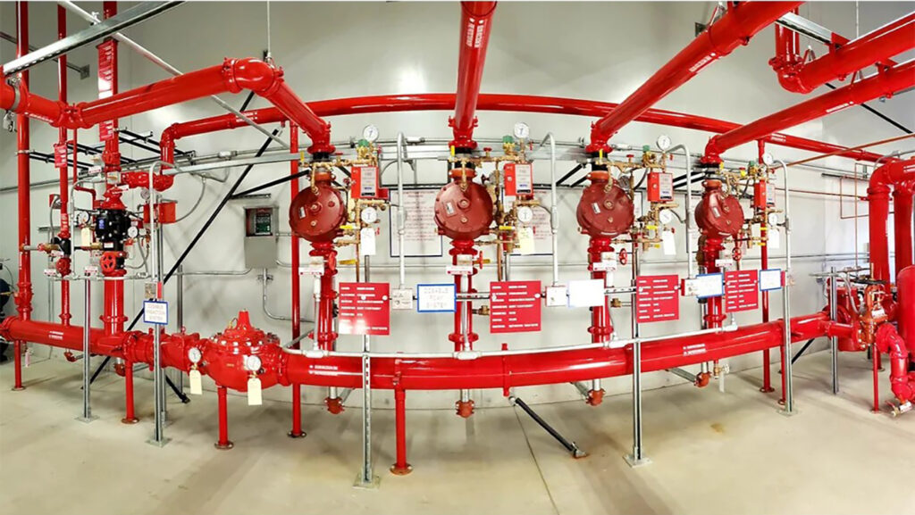 Sprinkler i hidrantski sistemi u industrijskoj hali