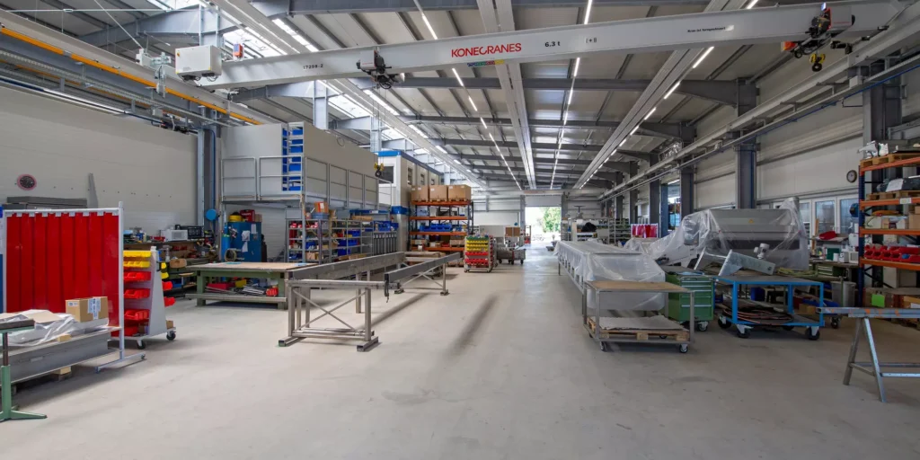 Industrijska hala sa proizvodnom infrastrukturom