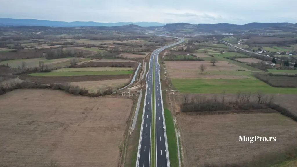 Industrijsko zemljište prodaja Srbija — parcela uz autoput pogodna za izgradnju industrijske hale MagPro