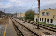 Železnička pruga u industrijskoj zoni Rakovice u Beogradu