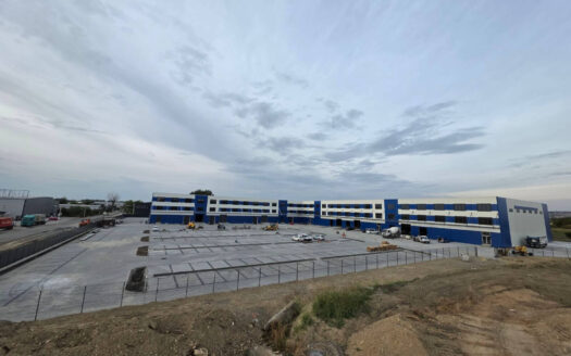 Poslovno-magacinski objekat 12.000 m² za zakup na Makišu, uz Obrenovački put u Beogradu